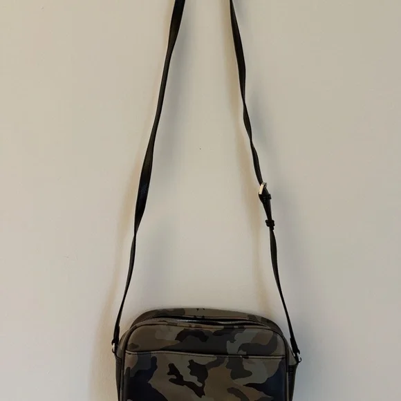G.I.L.I Camo Leather Crossbody Purse - Picture 5 of 5